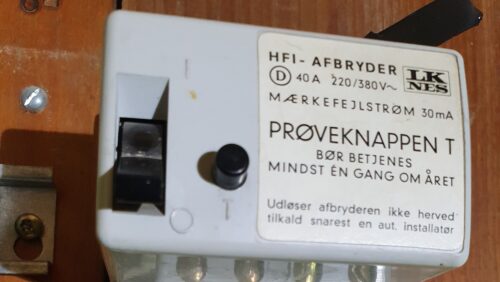 Hvad koster et nyt HPFI-relæ? Læs her om HPFI-relæ priser (også kaldt RCD-relæ og fejlstrømafbryder).