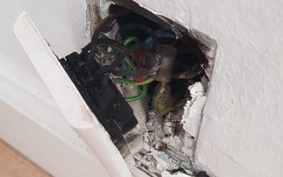 Brand i stik vi af hjælper problemet hos Norh elektriker døgnvagt og døgnservice København. Hvis man ikke udfører en el renovering på 50 år er det dette der kan ske.